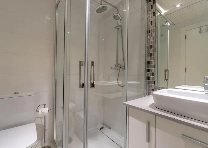 Espanhouse Caroline تورّيفيِخا